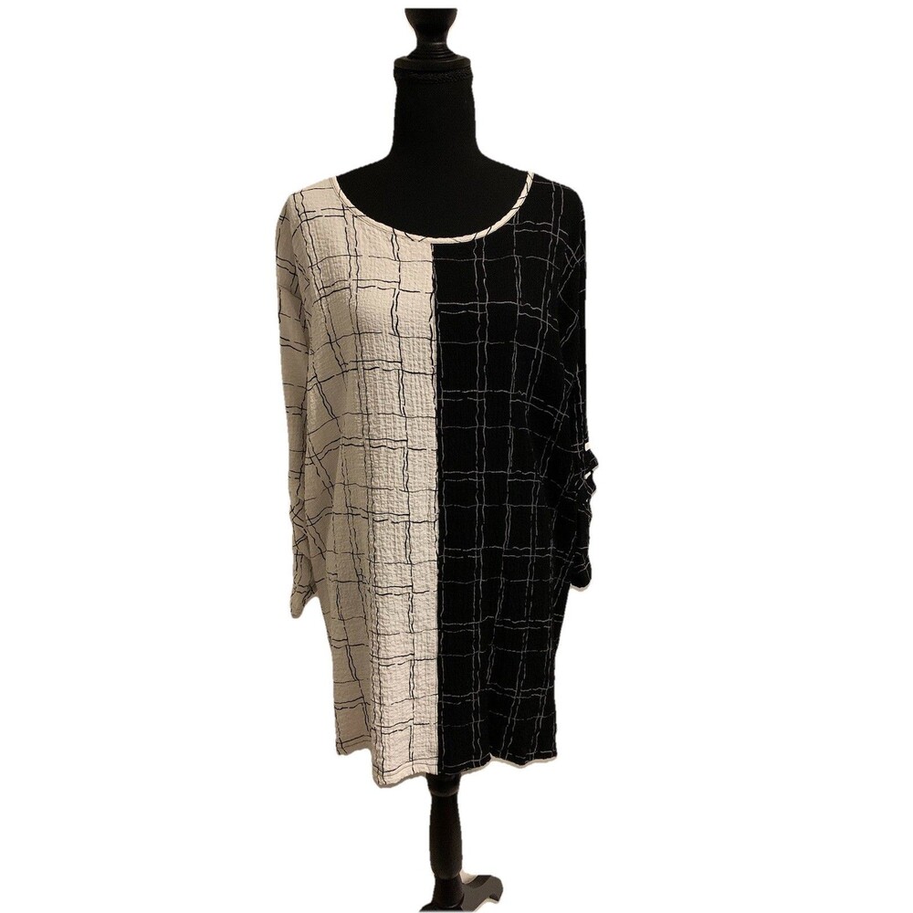 Ali Miles Black and White Split Grid Tunic